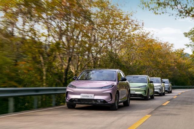 全能搭子”解锁年轻人的全场景出行自由澳门新葡京极狐T1：10万内纯电“(图4)